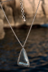 Fin Pendant Large